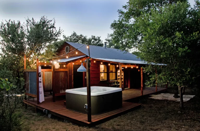 honeymoon suites at The Moonshiner Cabin in houston