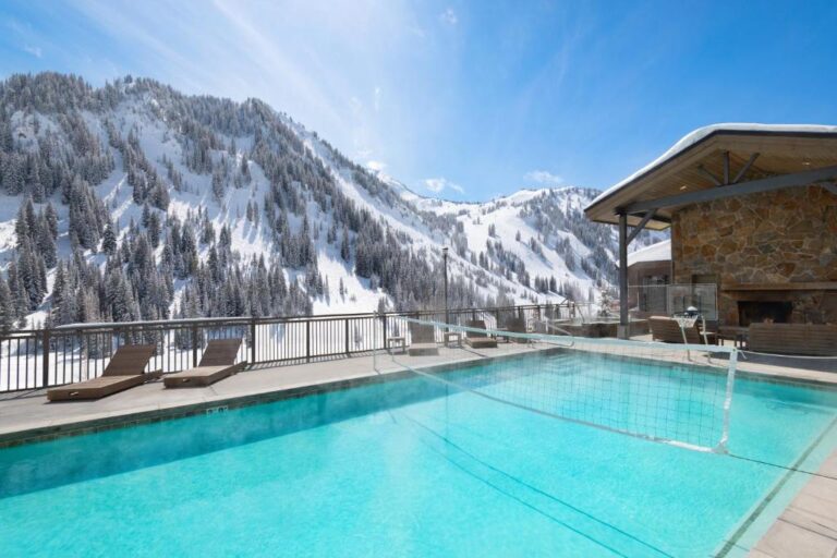 honeymoon suites at The Snowpine Lodge in salt lake city