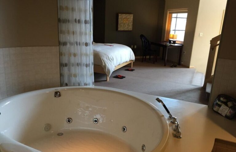 huge-whirlpool-tub