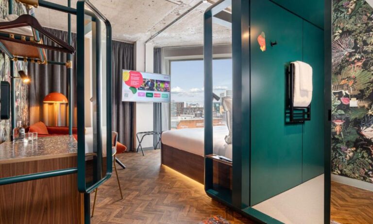 manchester romantic hotels at YOTEL Manchester Deansgate