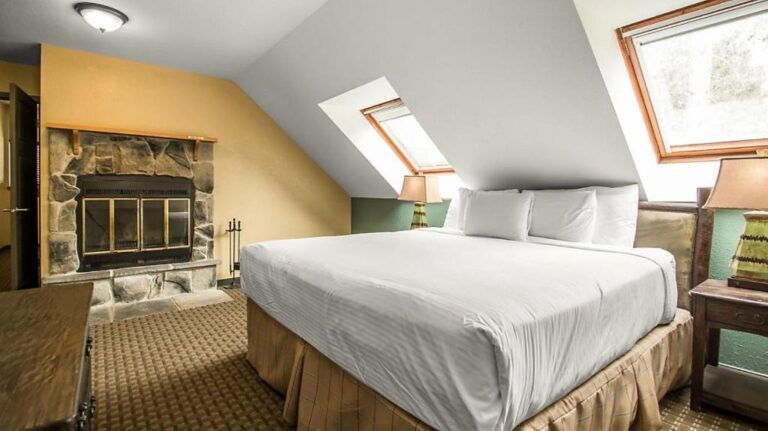romantic hotels at Bluegreen Vacations Christmas Mountain Village in wisconsin dells