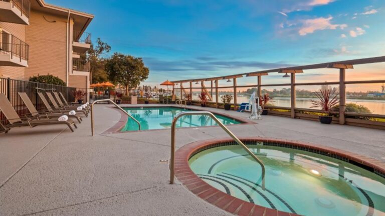 romantic hotels at Executive Inn & Suites Oakland in northern california