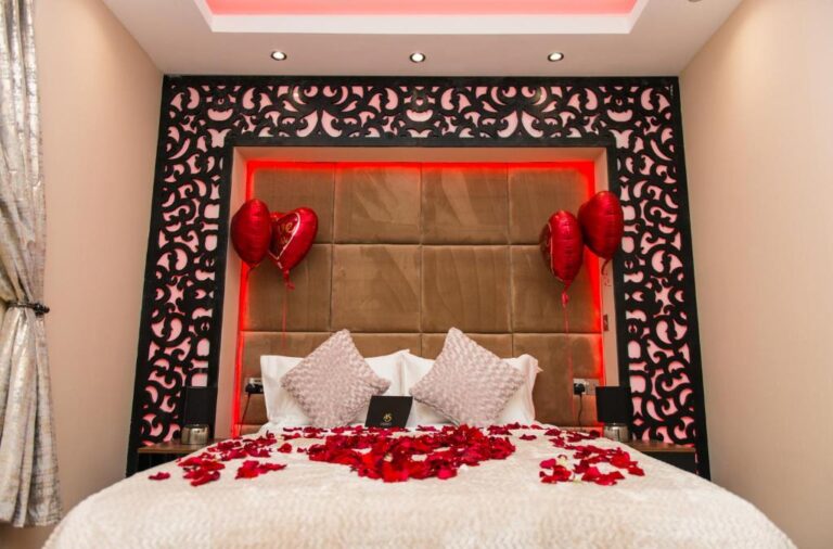 romantic hotels in manchester at Aphrodite Suites Huddersfield