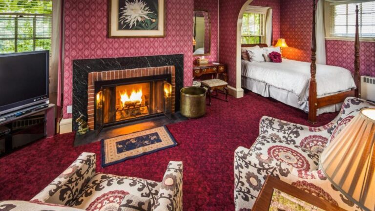 romantic hotels in new england at Stonehurst Manor