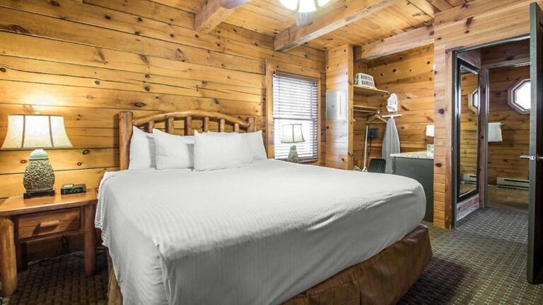 romantic hotels in wisconsin dells at Bluegreen Vacations Christmas Mountain Village