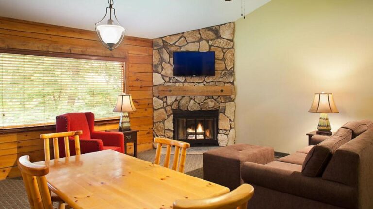 wisconsin dells romantic hotels at Bluegreen Vacations Christmas Mountain Village