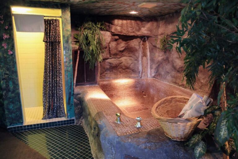wisconsin dells romantic hotels at Don Q Inn