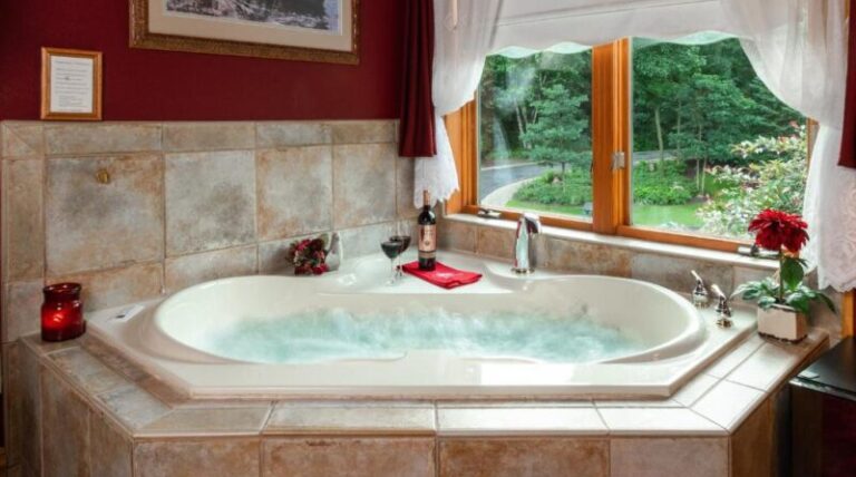 wisconsin dells romantic hotels at Inn at Wawanissee Point