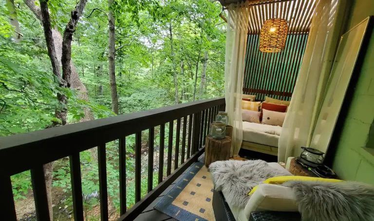 wisconsin dells romantic hotels at Wisconsin Treehouse Getaway