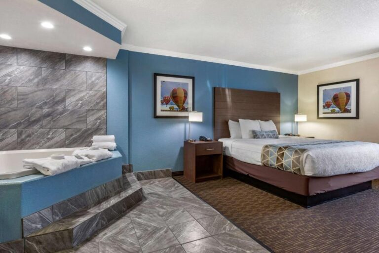 Best Western Airport - One-Bedroom King Suite with Spa Bath