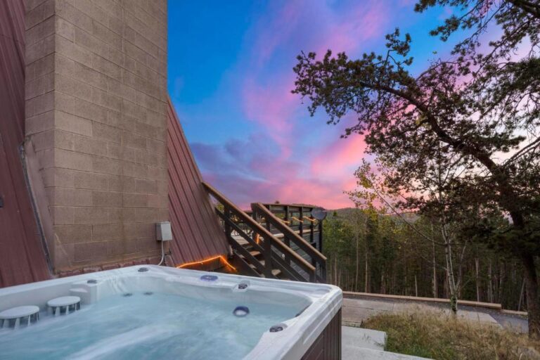 Cedar Mountain Lodge honeymoon suites in colorado springs