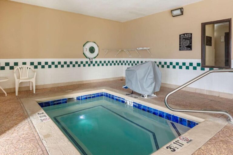 Comfort Inn & Suites - Indoor Pool Area with Hot Tub
