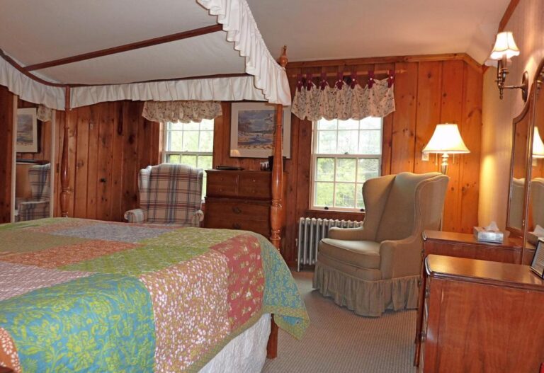 Franconia Inn themed rooms in new hampshire