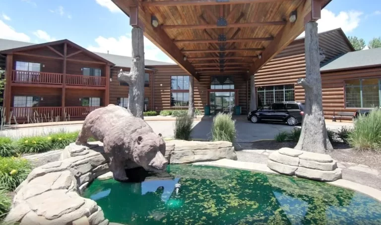 Grand Bear Resort at Starved Rock illinois themed 4