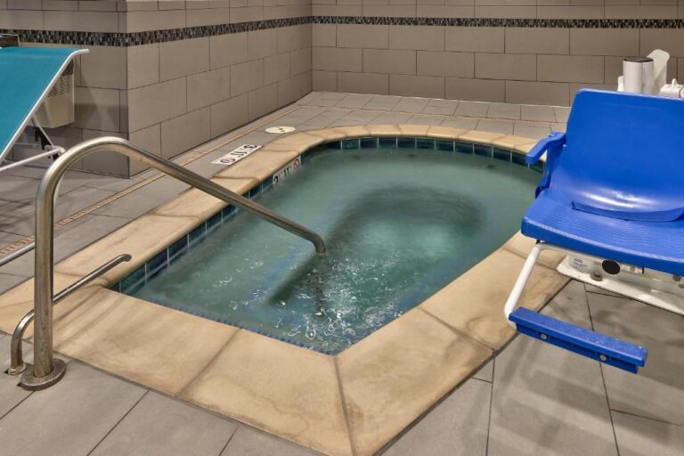 Hampton Inn & Suites - Indoor Pool Area with Hot Tub