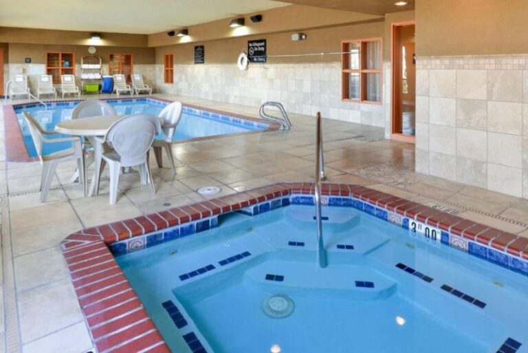 Hampton Inn & Suites - Indoor Pool with Hot Tub