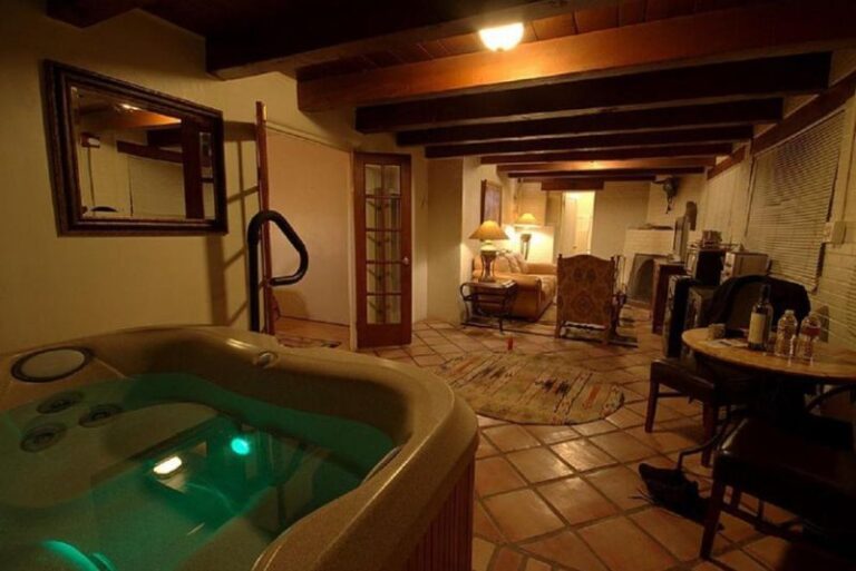 Hotels with Hot Tubs (96)