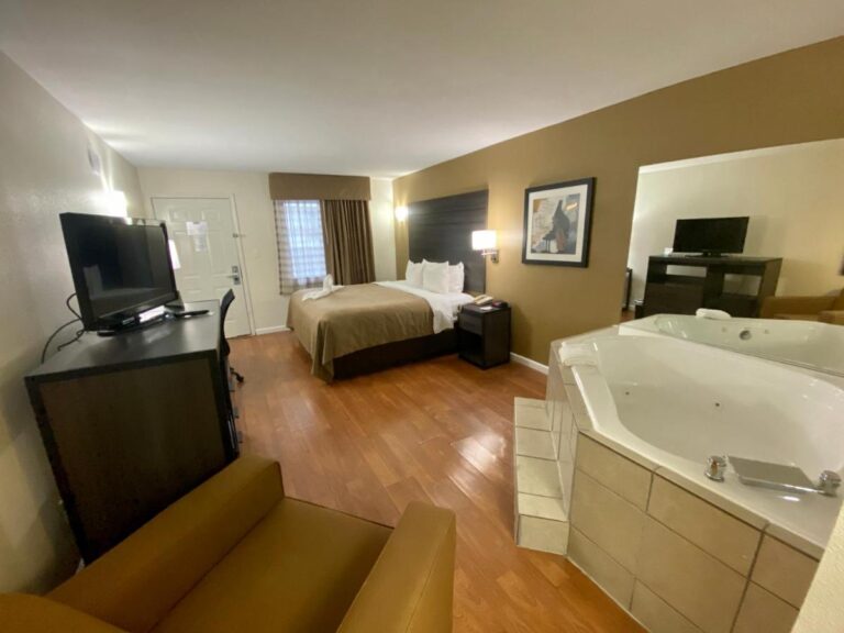 Quality Inn Branson - Hwy 76 Central with indoor pool in branson 34