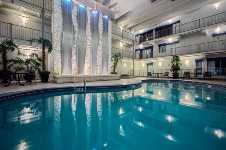 Quality Inn Branson - Hwy 76 Central with indoor pool in branson