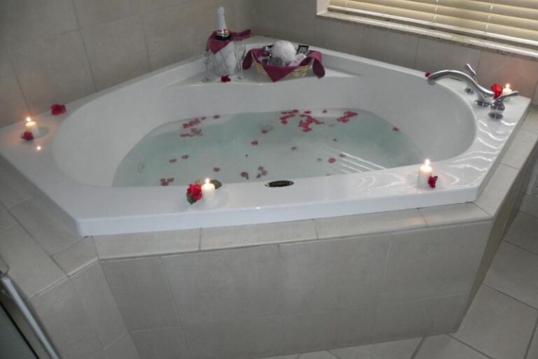 Room with Spa Bath 2