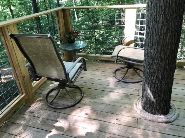 Secluded treehouse illinois 5