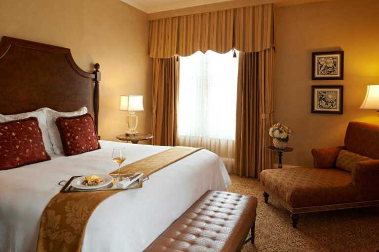 The Roosevelt Hotel honeymoon suites in new orleans