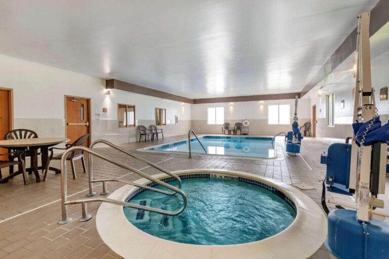 comfort inn glenmont - albany - indoor pool with hot tub
