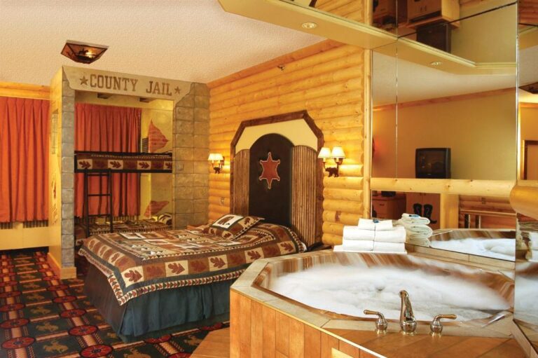 edmonton honeymoon suites at Fantasyland Hotel