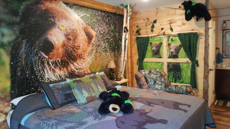 honeymoon suites at Bear Cove Inn in michigan