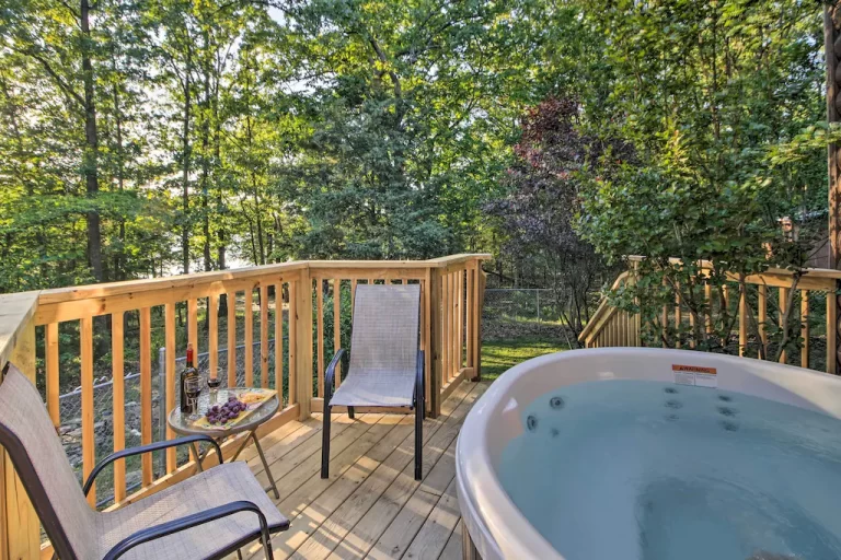 honeymoon suites at Cabin on Table Rock Lake in branson