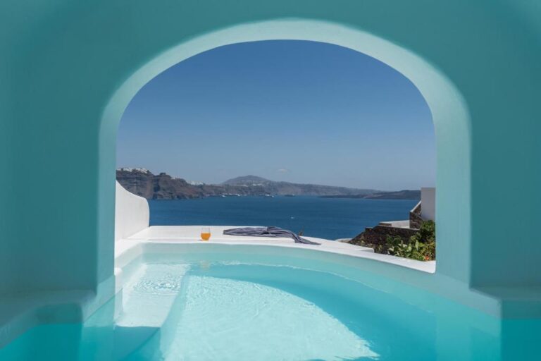 honeymoon suites at Chelidonia Luxury Suites in santorini