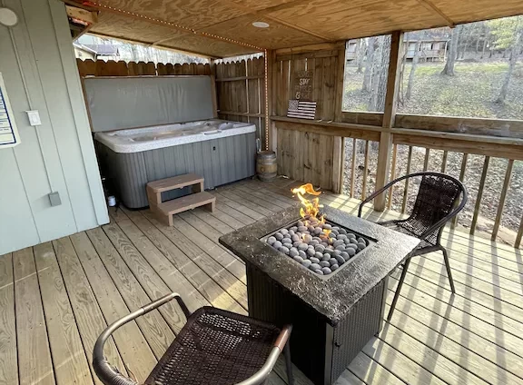 honeymoon suites at Country Cottage in branson