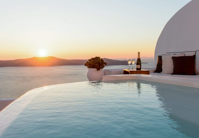 honeymoon suites at Dana Villas & Infinity Suites in santorini