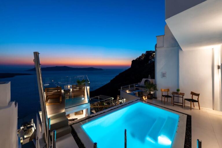 honeymoon suites at Daydream Luxury Suites in santorini