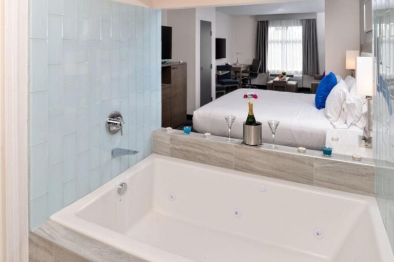 honeymoon suites at Holiday Inn Express & Suites in san diego