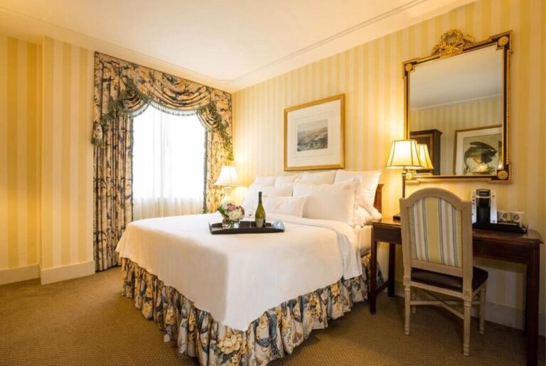honeymoon suites at Hotel Monteleone in new orleans