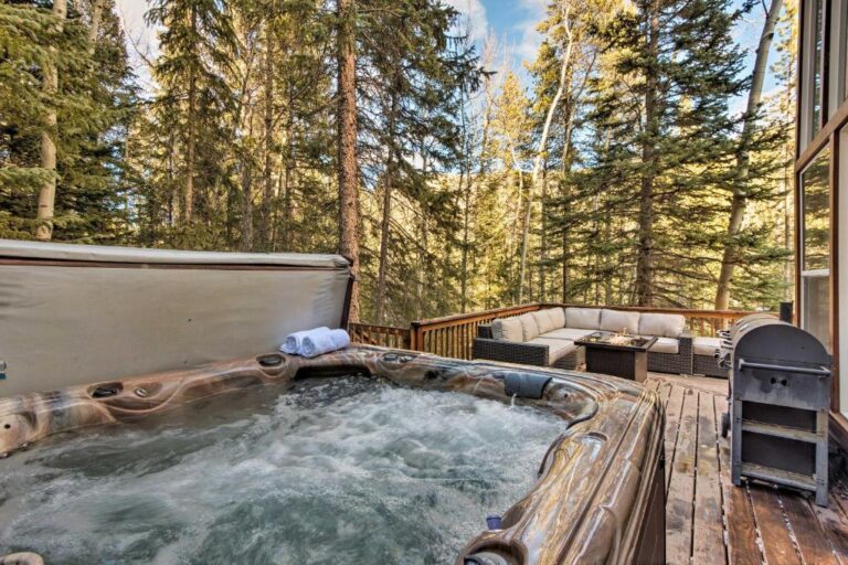 honeymoon suites at Idaho Springs Cabin in colorado springs