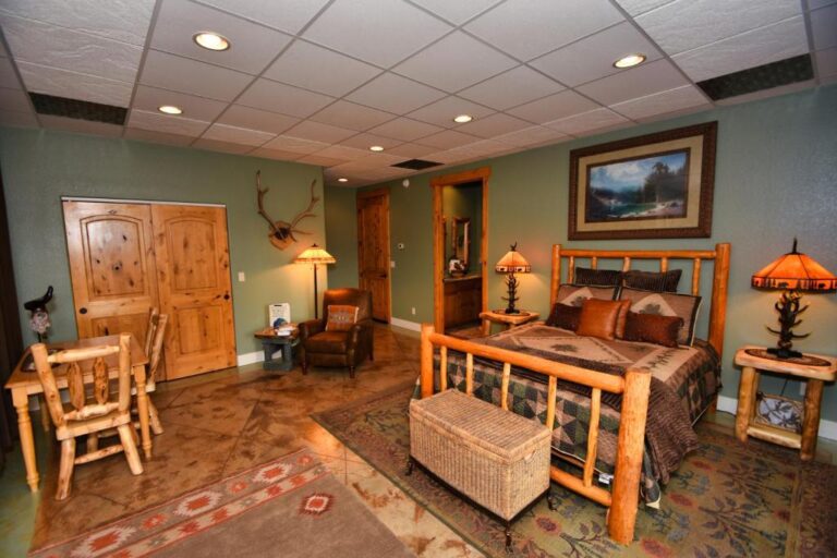 honeymoon suites at Rampart Range Resort in colorado springs