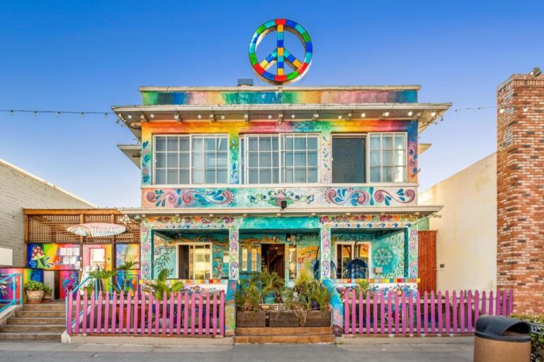 honeymoon suites at Samesun Ocean Beach in san diego