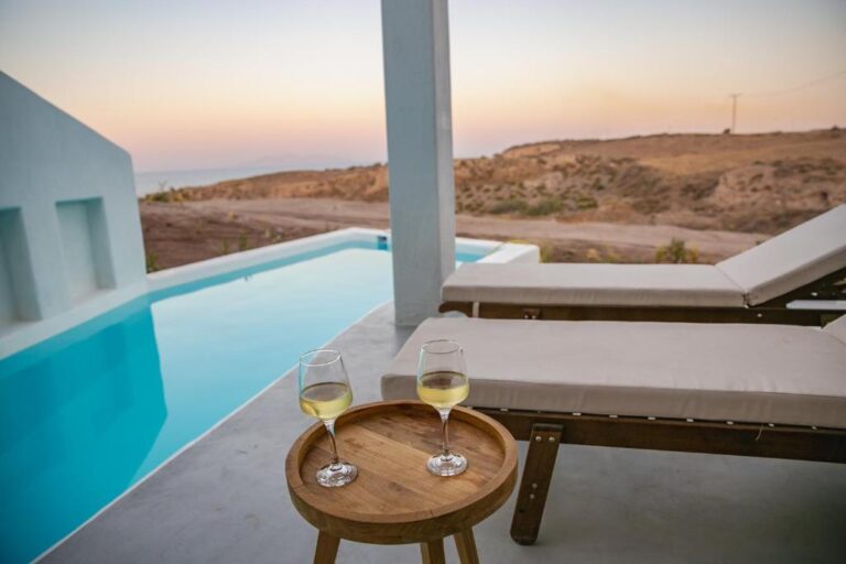 honeymoon suites at Thimari Lodge in santorini