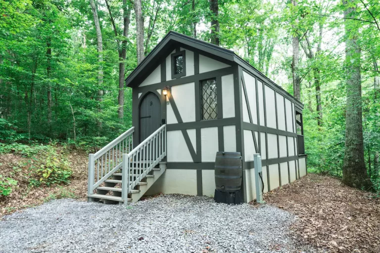 honeymoon suites at Tiny Home Cottage in pigeon forge