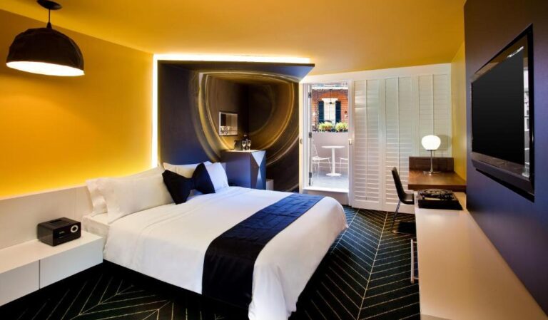 honeymoon suites at W New Orleans in new orleans