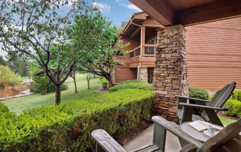 honeymoon suites in branson at The Lodges at Timber Ridge