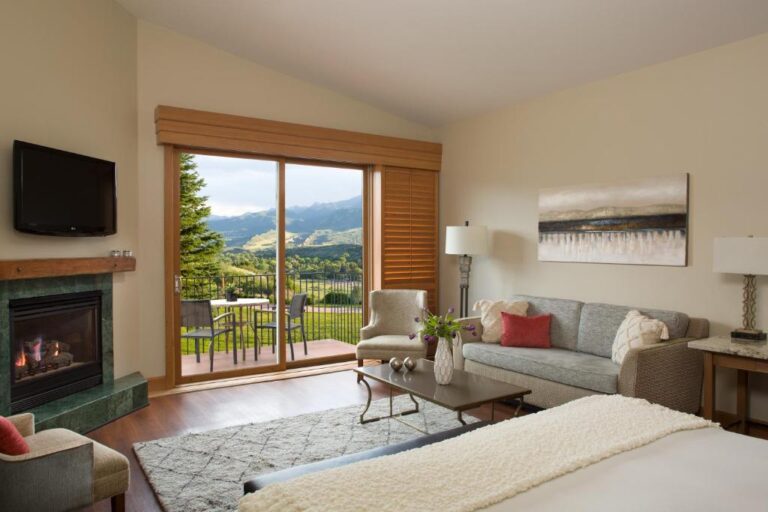 honeymoon suites in colorado springs at Garden of the Gods Club & Resort