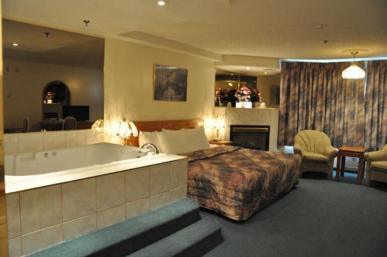 honeymoon suites in edmonton at Western Budget Inns & Suites