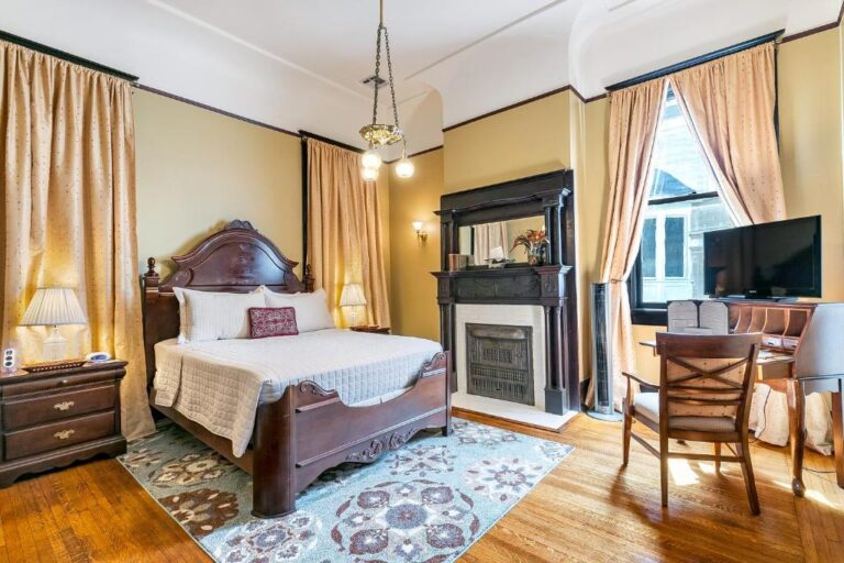 honeymoon suites in new orleans at Canal Street Inn