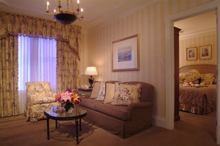 honeymoon suites in new orleans at Hotel Monteleone