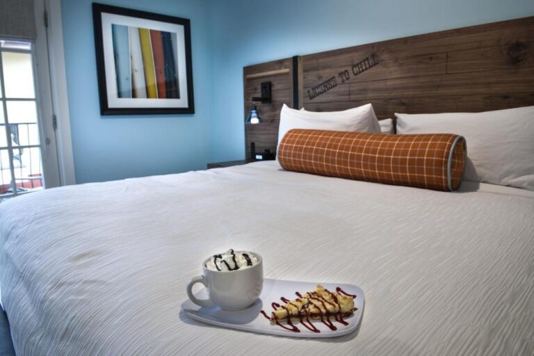 honeymoon suites in pigeon forge at Margaritaville Island Hotel