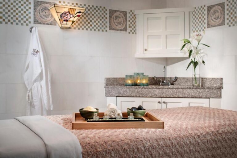 honeymoon suites in san diego at The Lodge at Torrey Pines