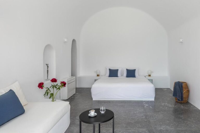 honeymoon suites in santorini at Chelidonia Luxury Suites